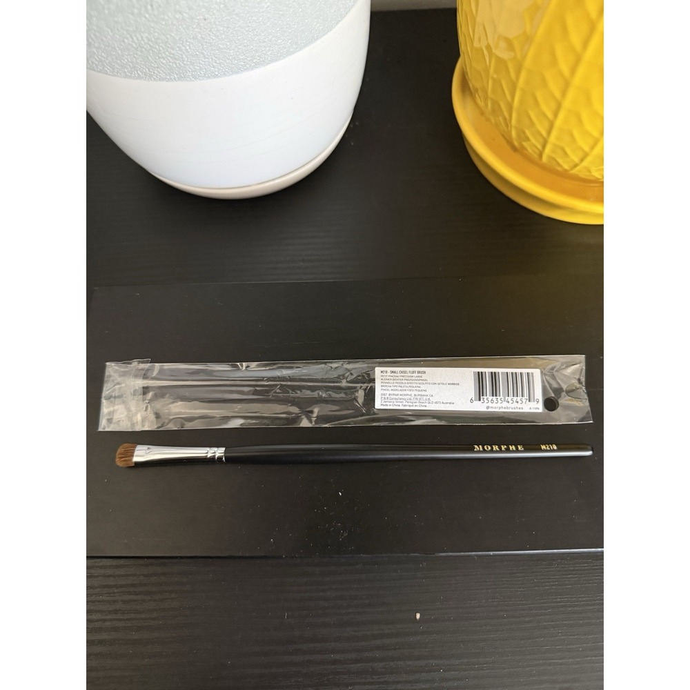 Morphe M210 Small Chisel Fluff Brush
